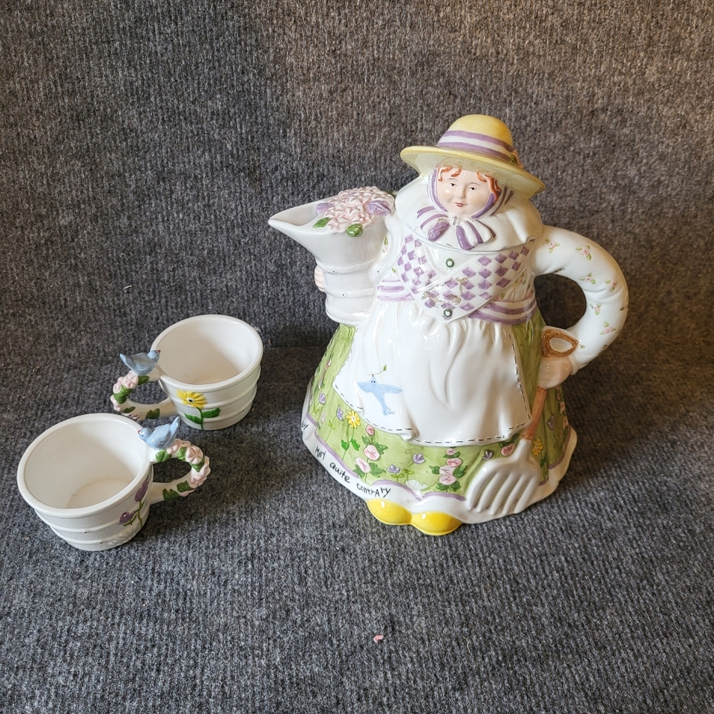 DEPARTMENT 56 Storybook Collection TEAPOT RETIRED and 2 cups. Mary mary